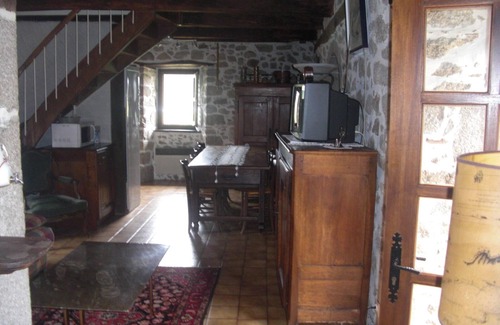 Mourjou House | House with pool in the Cantal countryside