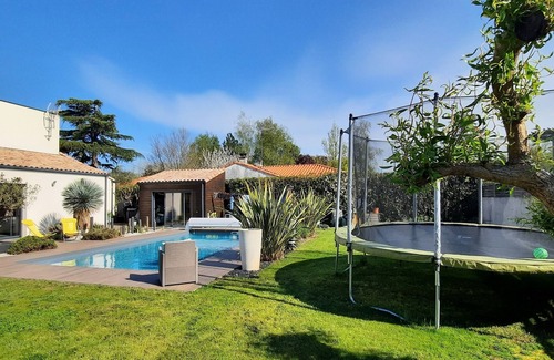 Saint-Liguaire House | House with pool in the heart of the Marais Poitevin