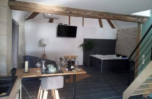 Mont-Notre-Dame Apartment | House with private Jacuzzi, cocooning, zen.
