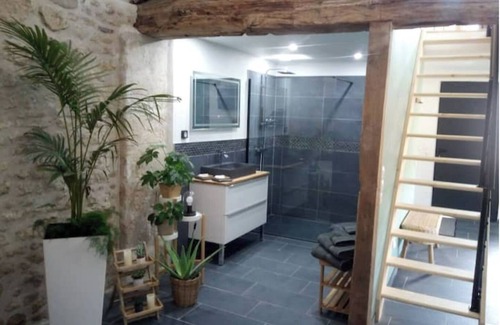 Mont-Notre-Dame Apartment | House with private Jacuzzi, cocooning, zen.