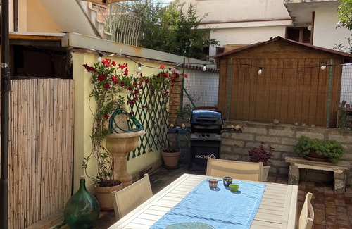 Minturno House | House with separate entrance and garden