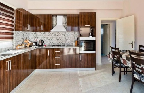 Kyrenia Villa | House with Shared Pool and Terrace 9 min to Beach
