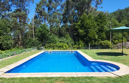 Mos House | House with swimming pool and private property 15 minutes from Vigo (pet friendly).