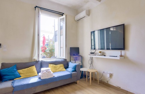 16th Arrondissement House | House with terrace and parking 5 minutes from the beach