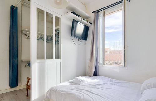 16th Arrondissement House | House with terrace and parking 5 minutes from the beach
