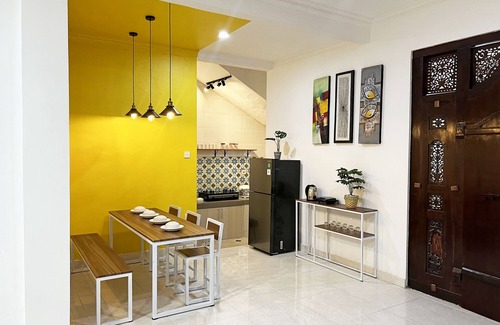 Raya Kuta House | House with thematic style in city centre