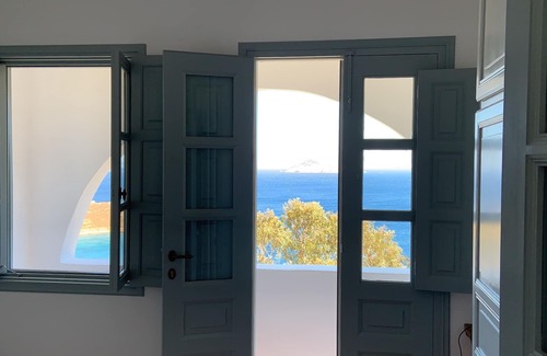 Skala House | House with two lofts overlooking the sea/house with two lofts is facing the