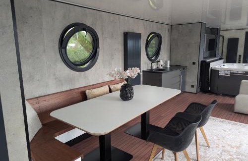 Offingawier Boat Rental | Houseboat 19 20 Sneekermeer
