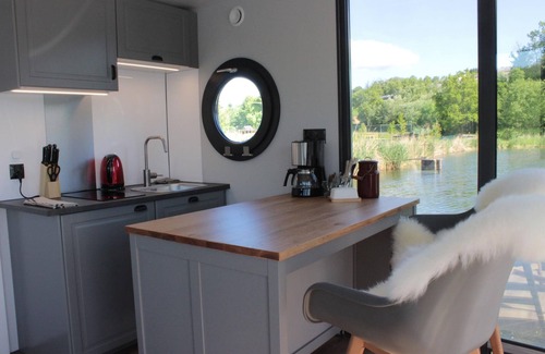 Kirchberg an der Raab Boat Rental | Houseboat 'Schwanennest' on the Lake with Terrace & Wi-Fi