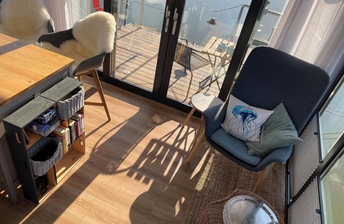 Kirchberg an der Raab Boat Rental | Houseboat 'Schwanennest' on the Lake with Terrace & Wi-Fi