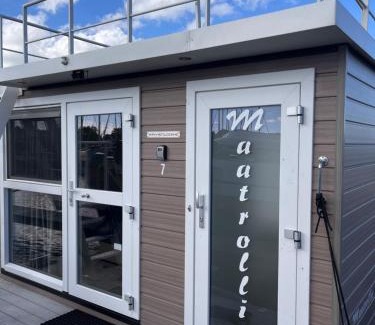 Monnickendam Boat Rental | Houseboat Maatrollie NS002