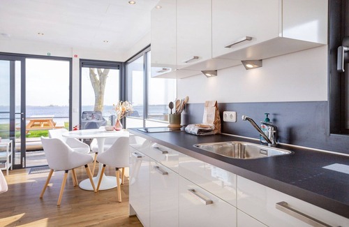 Offingawier Boat Rental | Houseboat Sneekermeer with Garden and Views