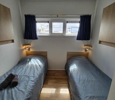 Monnickendam Boat Rental | Houseboat Tjonger NS003