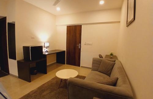 Wakad Hotel | Housr Wakad Pune, Hinjawadi Road