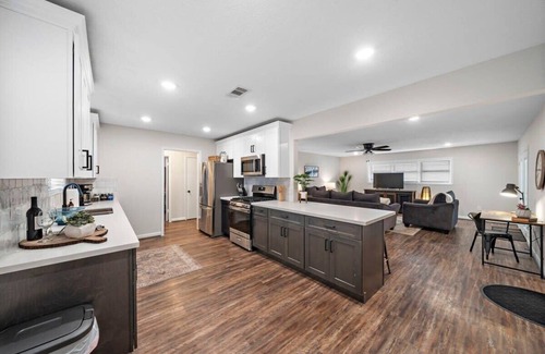 Deer Park House | Houston Family Escape: Private Pool | Games | King