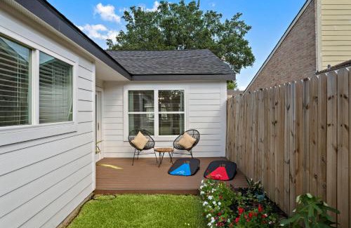 George Bush Park/Eldridge House | Houston Getaway Yard Bbq Games Wifi Pets