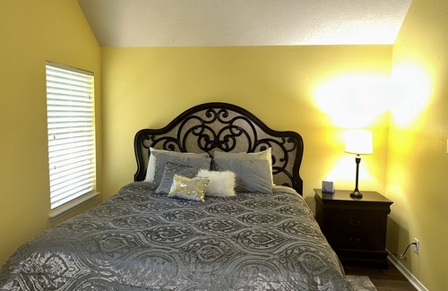 Manvel House | Houston Hideaway! Enjoy peace that feels like home while you visit the city.
