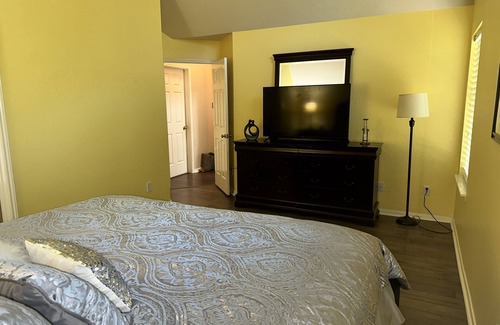 Manvel House | Houston Hideaway! Enjoy peace that feels like home while you visit the city.