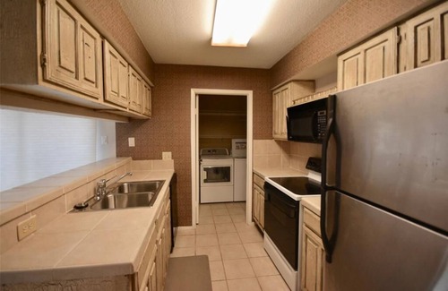 Braeswood Place Condo | Houston TX -Med Center/NRG - 2Be/2Ba ALL Inclusive Condo Rice U. Downtown