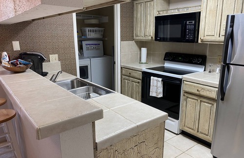 Braeswood Place Condo | Houston TX -Med Center/NRG - 2Be/2Ba ALL Inclusive Condo Rice U. Downtown