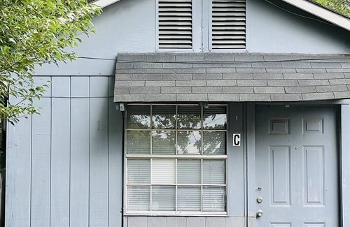 Southeast Houston Apartment | Houston’s Blue Casita
