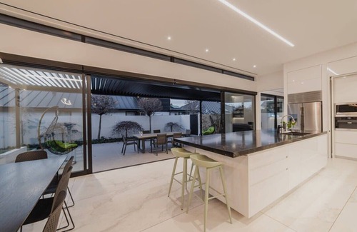 Fendalton House | How the 1% Live - Waiwetu St Sleeps 15