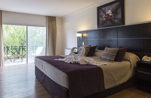 San Pedro Hotel | Howard Johnson by Wyndham San Pedro Resort & Marina