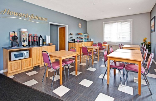 Gananoque Hotel | Howard Johnson by Wyndham Gananoque