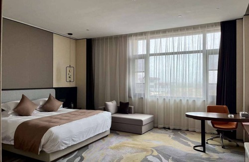 Chengwu County Hotel | Howard Johnson by Wyndham Bole Plaza Chengwu