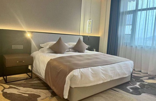 Chengwu County Hotel | Howard Johnson by Wyndham Bole Plaza Chengwu
