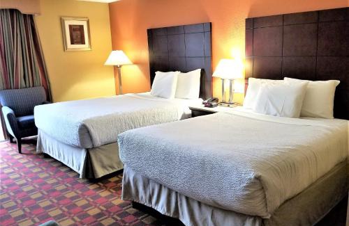 Clifton Hotel | Howard Johnson by Wyndham Clifton NJ