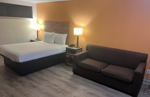 Malden Hotel | Howard Johnson by Wyndham Malden Boston Area