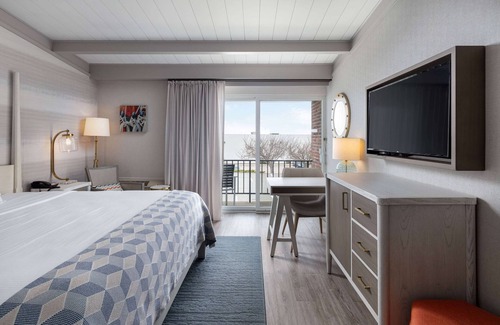 Middletown Hotel | Howard Johnson by Wyndham Middletown Newport Area
