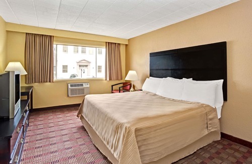 Pikesville Hotel | Howard Johnson by Wyndham Pikesville