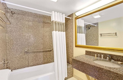 Pikesville Hotel | Howard Johnson by Wyndham Pikesville