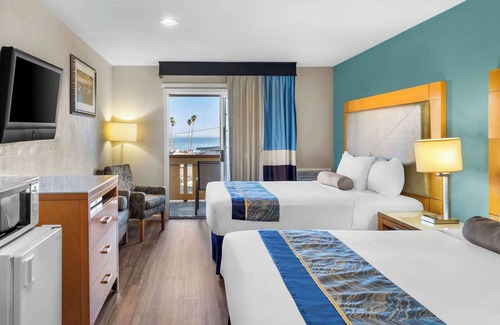 Westside Santa Cruz Hotel | Howard Johnson by Wyndham Santa Cruz