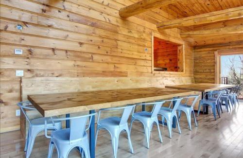 St-Adolphe-d'Howard Ski Chalet | Howard Lodge & Spa
