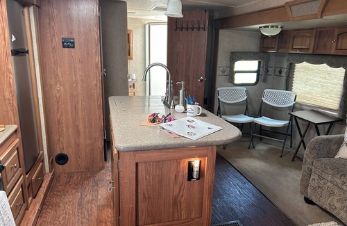 Coulter Sub Mcgee House | Howdy RV & Resort Bryan, 10mi to TX A&M,off Hwy 6. Amenities included, sleeps 5!