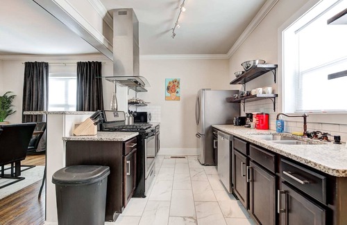 Lincoln Terrace Apartment | Howes Capitol I - Sleek & stylish, walk to OU Med