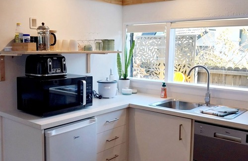 Howick Apartment | Howick Hideawayn 1 bedroom self contained studio,nclose to Howick Village.