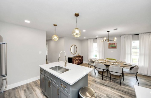 Brookhollow House | HTX/Oak Forest/77018 - Remodeled Home