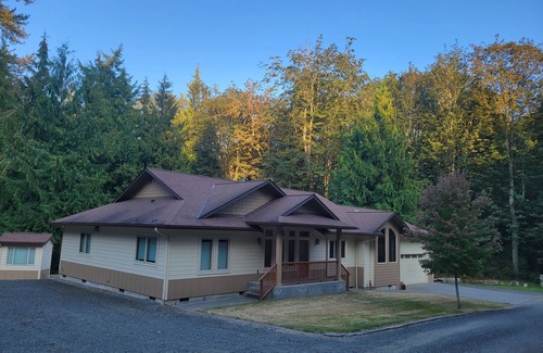 Sequim House | Huckleberry Hideaway | Whole Family Getaway