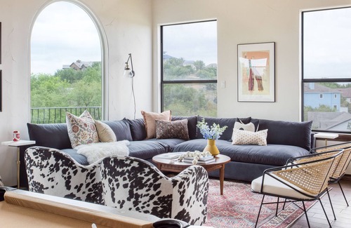 Travis Landing House | Hudson by AvantStay | W/ Beautiful Views, Multiple Living Areas, Pool & Games