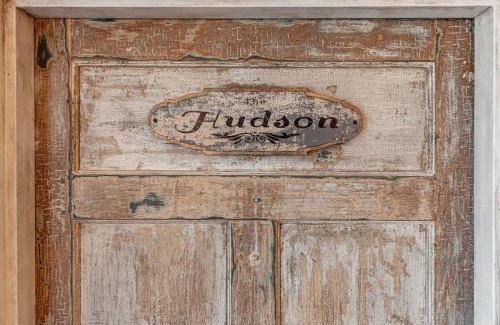 Waco House | Hudson upstairs suite - The Mohawk Valley House