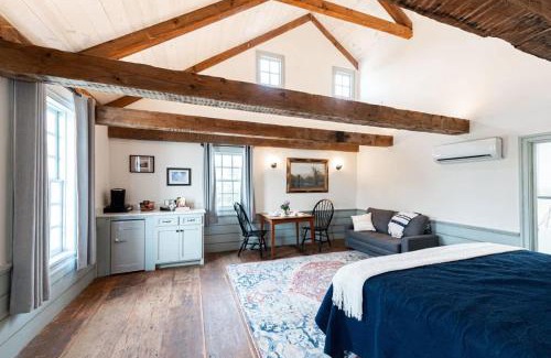 Waco House | Hudson upstairs suite - The Mohawk Valley House