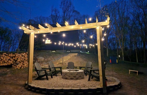 Port Jervis Ski Chalet | Hudson Valley Luxury A-Frame Movie Theater~Arcade~Games-Hot Tub~Just 60-mi~NYC.