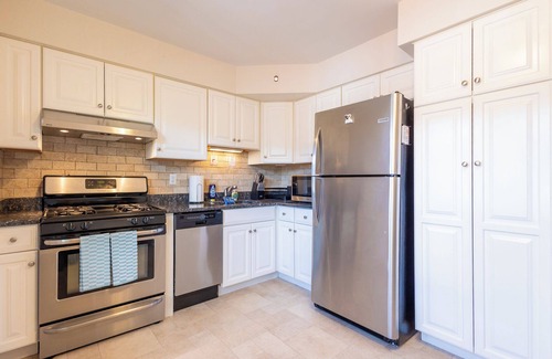 Belleville Apartment | Huge 2 Bed in Belleville Pets OK, Park2Cars, Laundry, Fios, Safe Dog Park Nearby