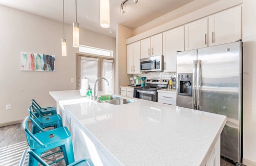 Montopolis Apartment | Huge 2BR suite close to Downtown w/fast WiFi