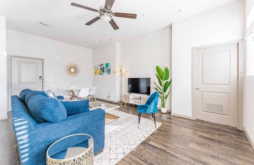 Montopolis Apartment | Huge 2BR suite close to Downtown w/fast WiFi