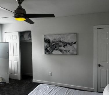 East Allegheny House | HUGE 3 Story Home Sleeps 14, 3 Bath North Side Pittsburgh